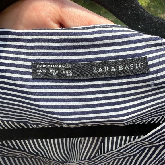 ZARA Basic Navy Striped V-Neck Blouse with Gold Stud Detail – Size M - Picture 2 of 6